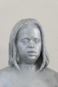 Detailaufnahme: Engelsfigur aus Bronze